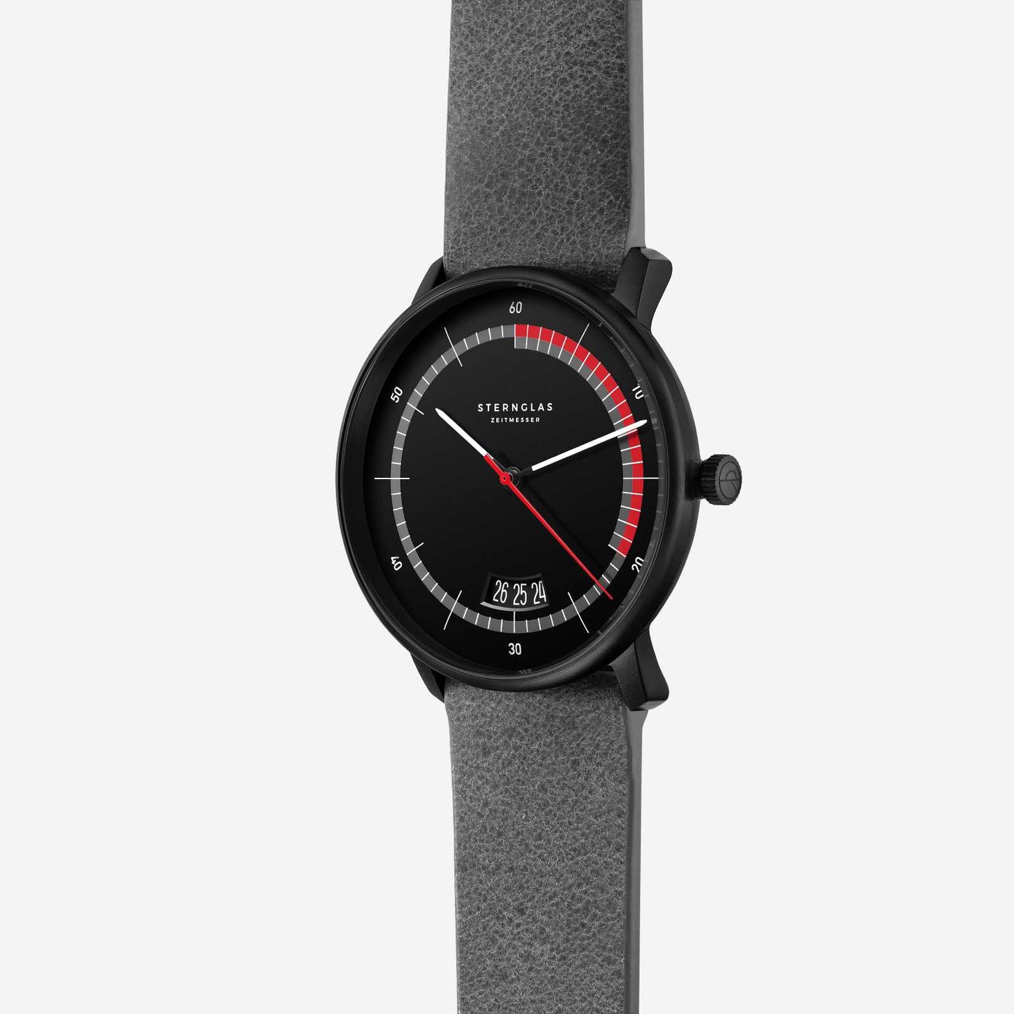 popup|Speedometer-style dial|The enlarged date field and the red second hand are reminiscent of the cockpit of vintage cars.