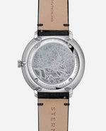 popup|High-quality back engraving|The case back is decorated with a haptically perceptible engraving of Hamburg's city centre.