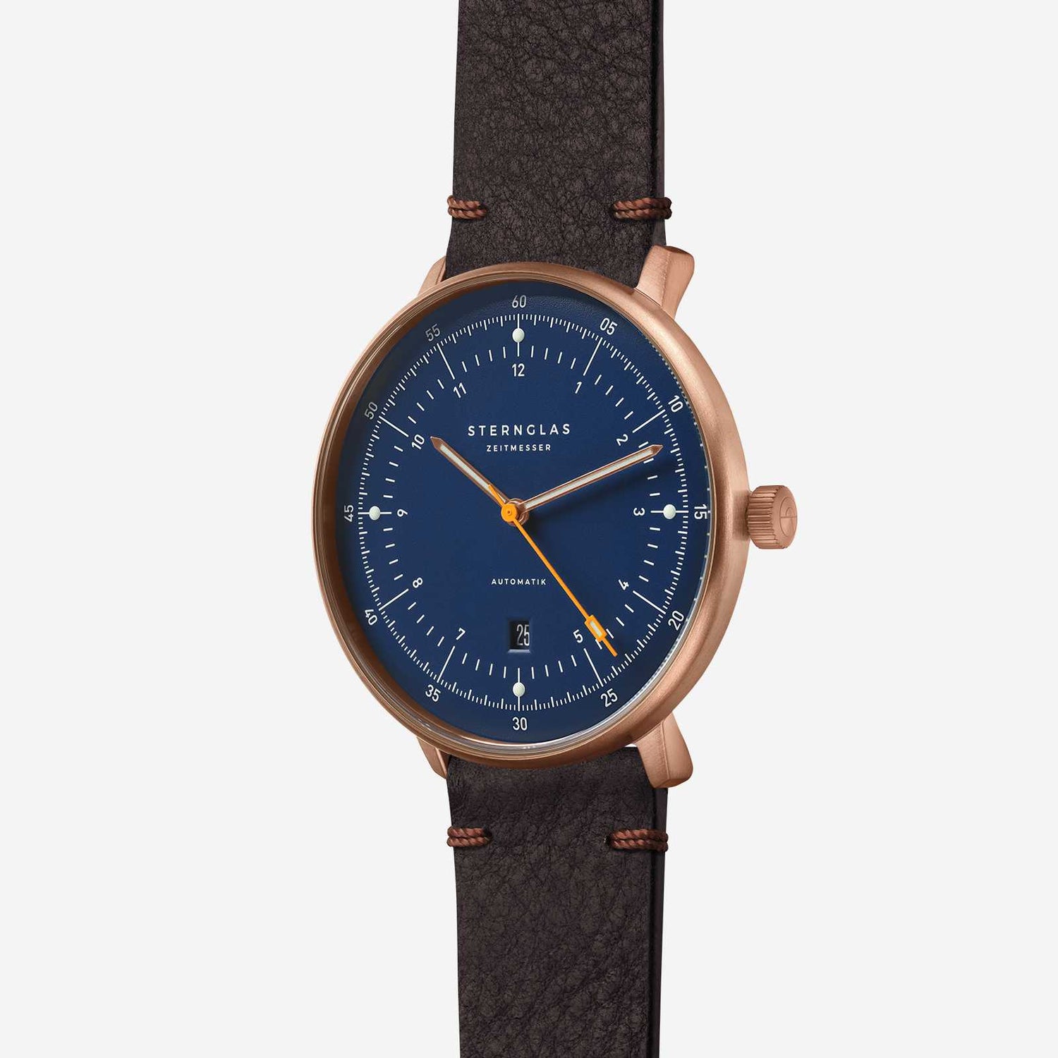 popup|Japanese mechanics|The 8215 movement from the Japanese manufacturer Miyota is considered to be particularly low-maintenance and durable.