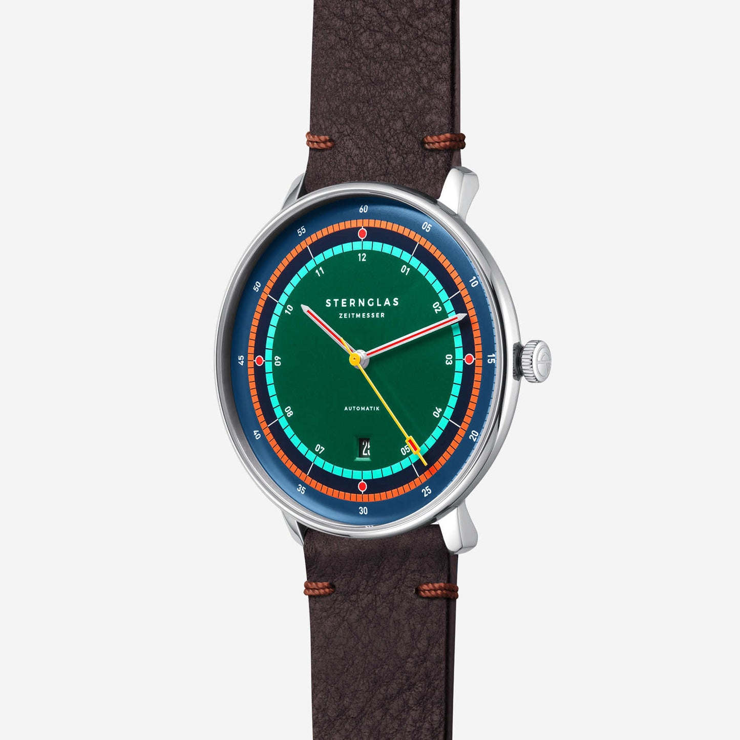 popup|Curved dial|The high-contrast satin-finish dial with fine curvature gives the model a colourful character.
